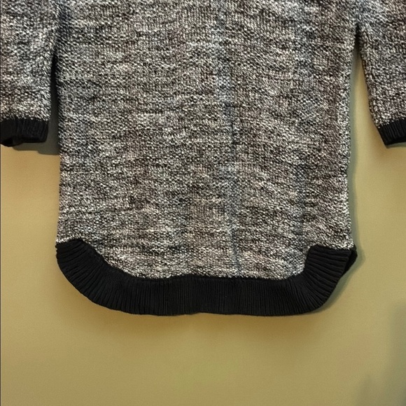 Cleo Petites Black and Gray V-Neck Sweater with Relaxed Fit - Picture 5 of 12